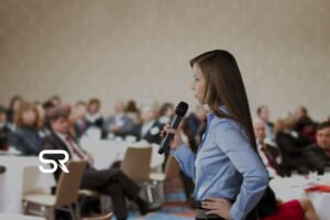 Cómo hablar en público con autoridad y liderar la sala